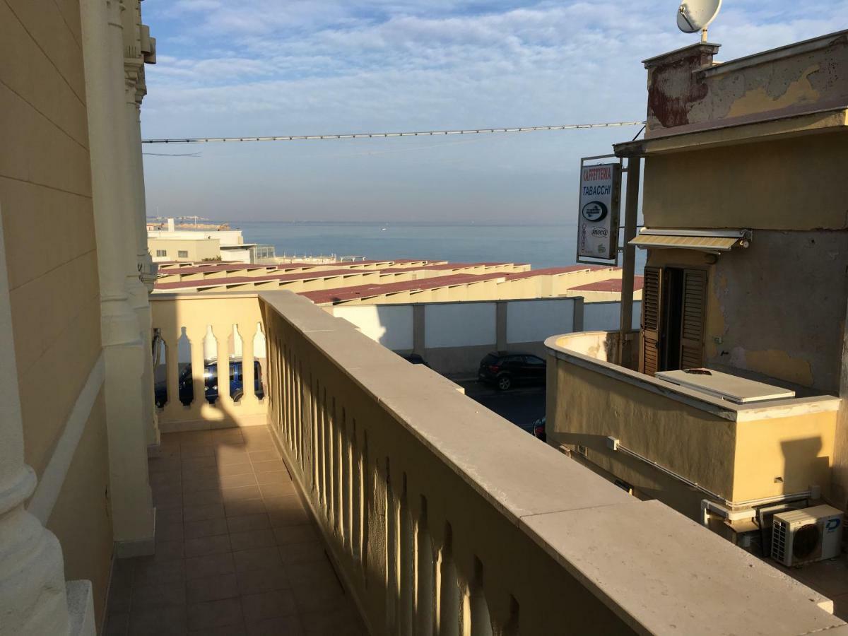 Appartamento di fronte al mare Bari Esterno foto